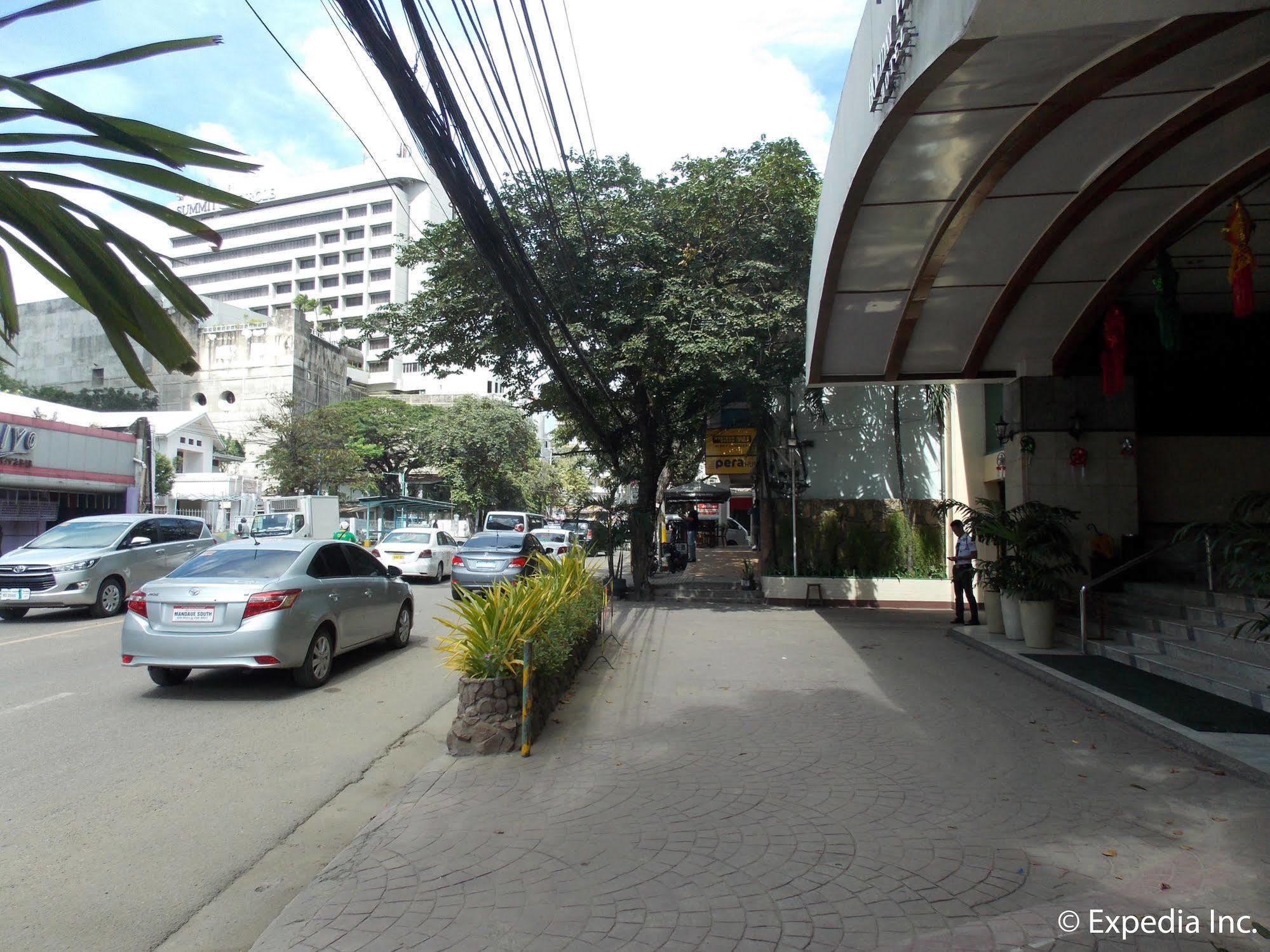 Holiday Plaza Cebu Stadt Exterior foto